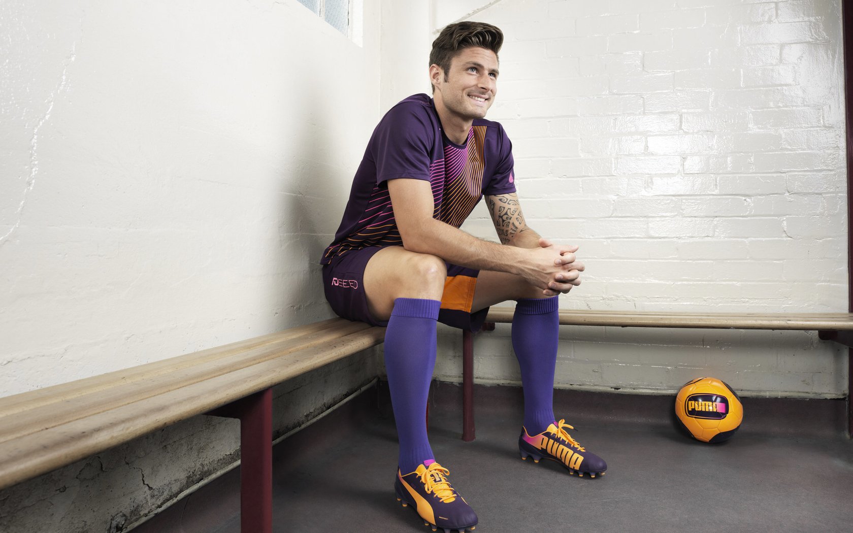 国足对战中东球队战术方案分析，中东踢足球