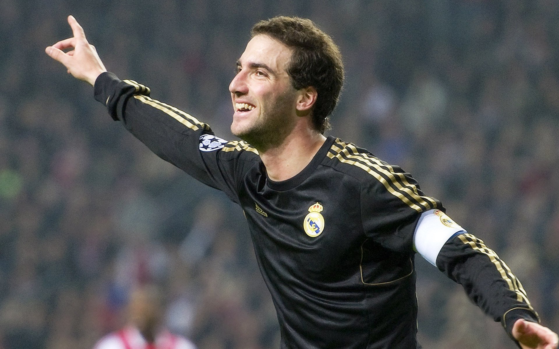 内维尔点名批评曼联四位球星,称他们本应表现更好,内维尔评价c罗